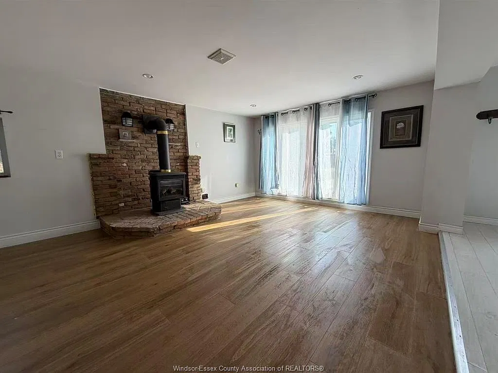 3 bed, $2,300 — Photo 4