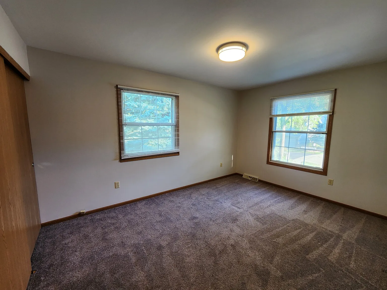 3 bed, 1300 sqft, $1,900 — Photo 4