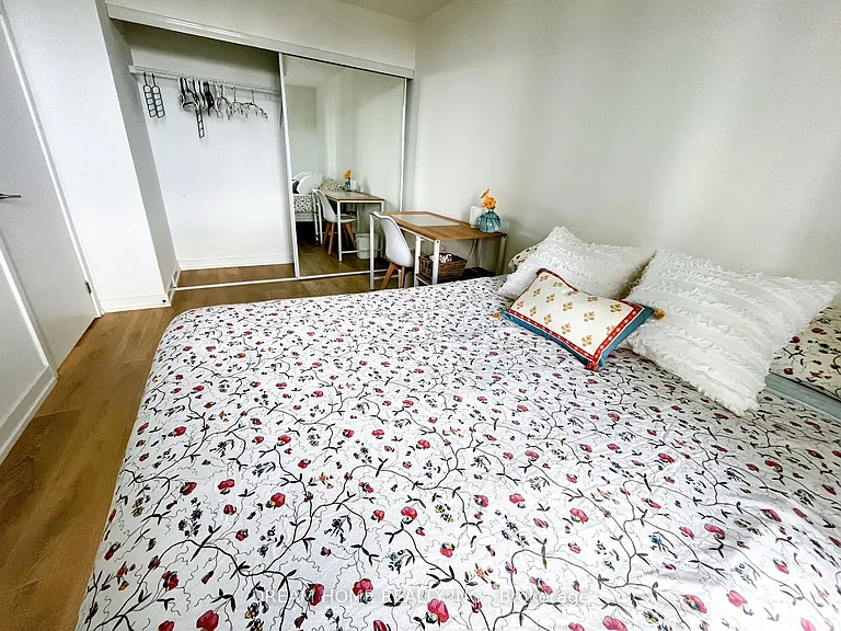 225 Sumach St S #905 — Photo 14
