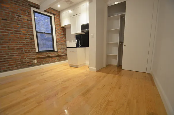 Rented by CITY SKYLINE REALTY INC | media 6