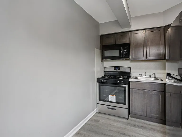 Mandela Apartments — Photo 30