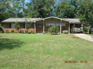1203 Walnut St, Waynesboro, MS 39367