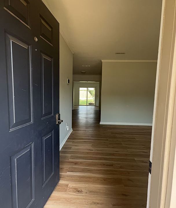 2nd image of 210 Chinook Dr