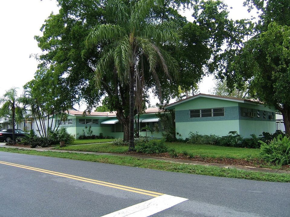 Large duplex on Corner Lot.