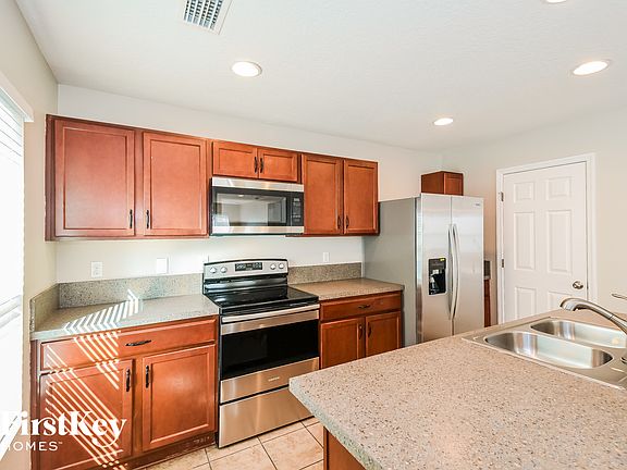 5th image of 12109 Alexandra Dr