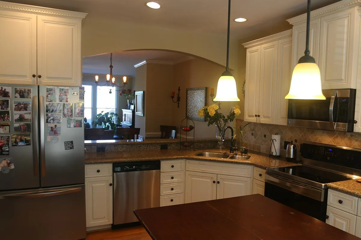 4 bed, 3.5 bath, 2498 sqft, $3,600 — Photo 3