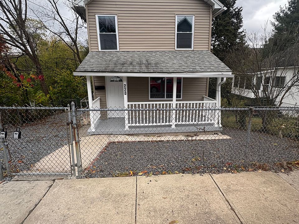 1st image of 220 Prospect St