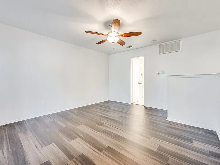 5550 Spring Valley Rd #E22 — Photo 2