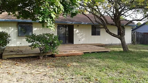 Beautifully Remodeled 3 BR, 2 BA — Photo 3