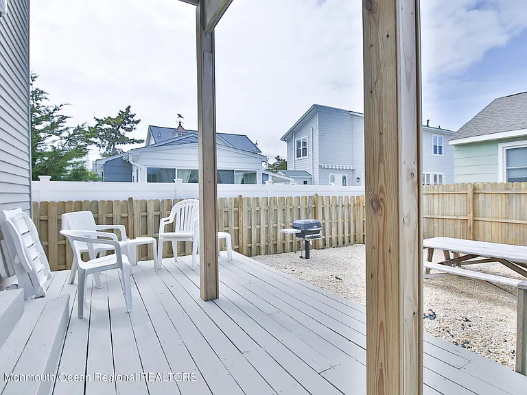 21 Brown Ave — Photo 29