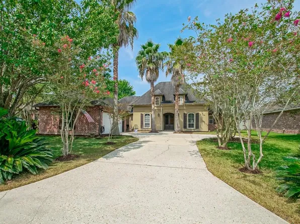 12367 Old Mill Dr, Geismar, LA 70734