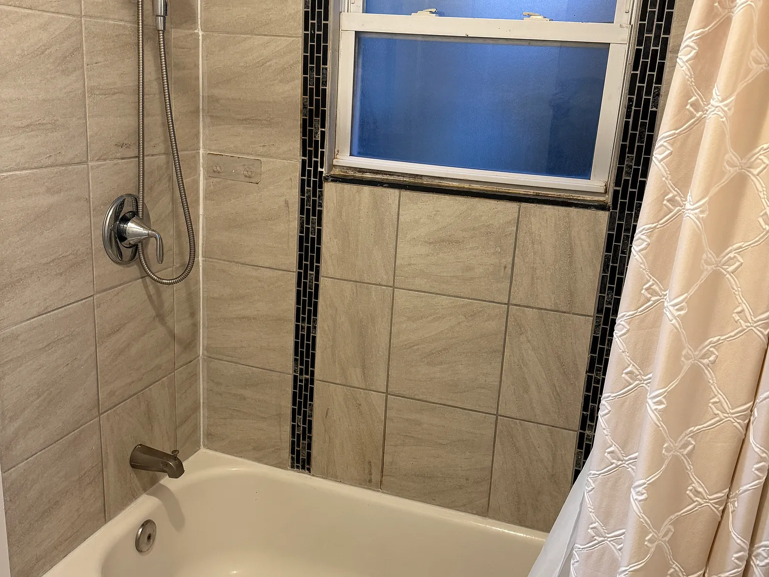 2 bed, $1,400 — Photo 4