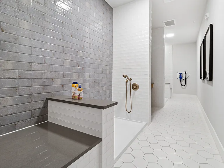 Eastpoint Apartments — Photo 34