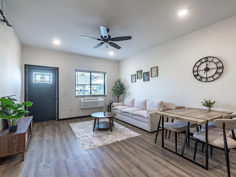 1197 Liberty Dr — Photo 25