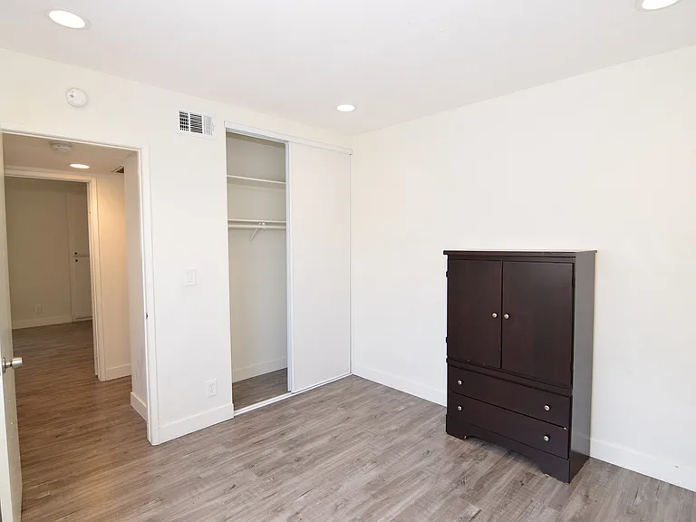 1295 Elm Ave #E — Photo 19