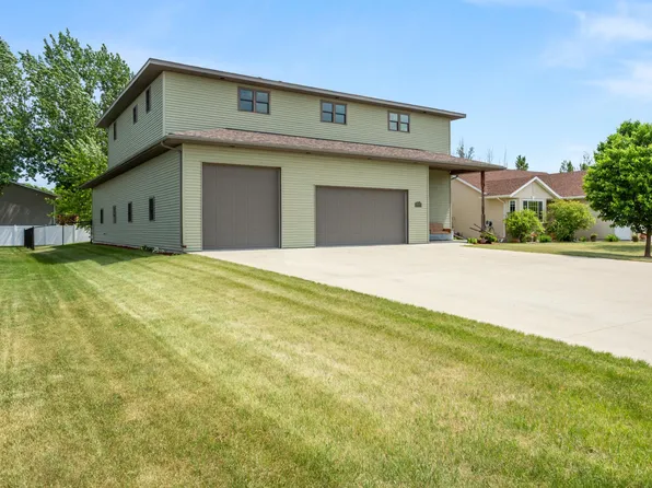 606 3rd St E, Horace, ND 58047