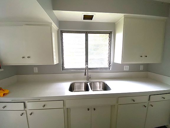 3rd image of 540 W Sierra Madre Blvd APT 4