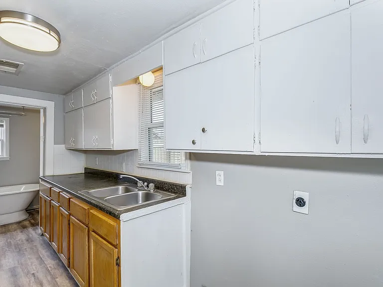 1835 S Exchange Pl — Photo 4