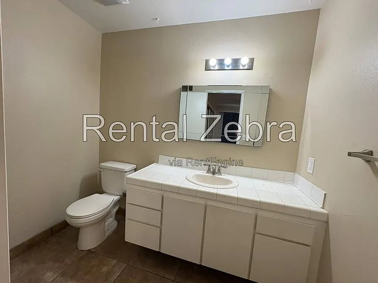 1340 Frankfort Ct — Photo 7