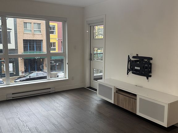 2nd image of 3456 Commercial St #215