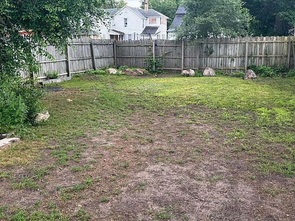 3rd image of 133 W Slosson Ave