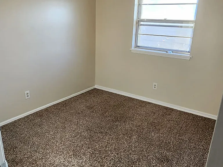 4000 Vickie Dr — Photo 7