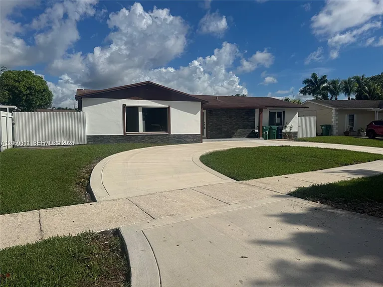 10835 SW 154th Ter — Photo 1