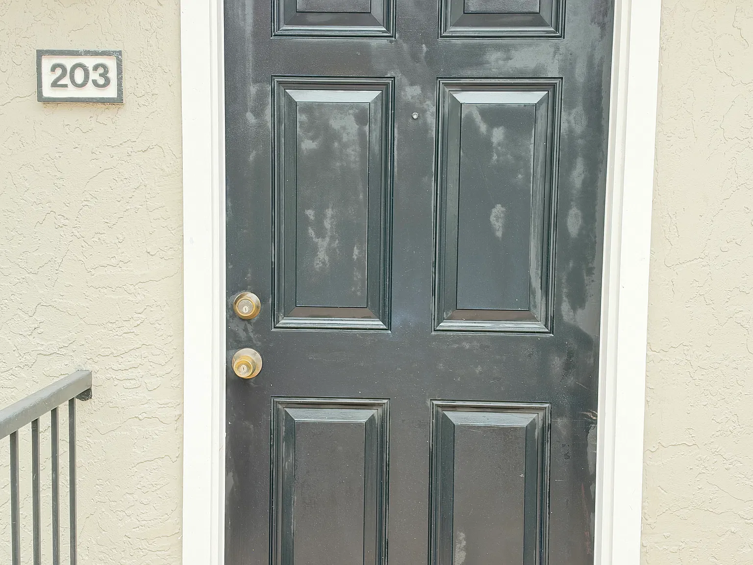 3 bed, 1365 sqft, $2,100 — Photo 1