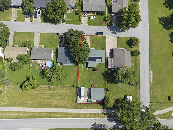 3rd image of 1112 Forest Dr