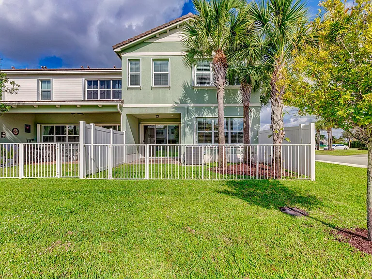 11900 Cypress Key Way — Photo 37