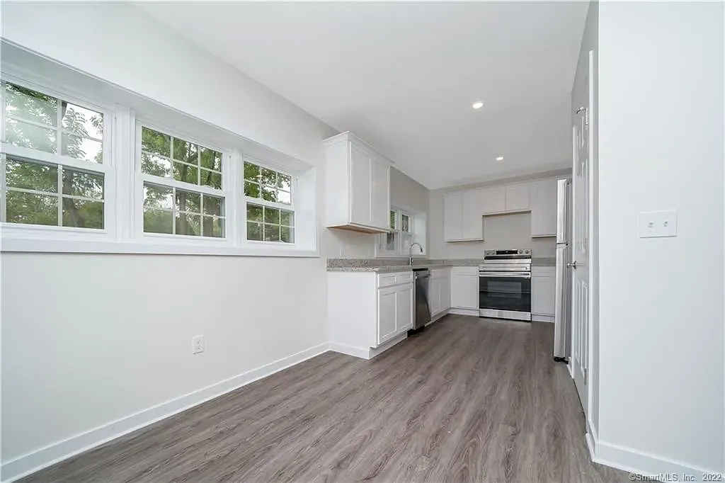 1 bed, 888 sqft, $1,795 — Photo 2