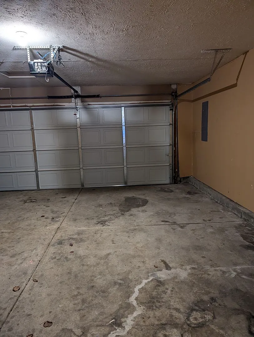 Spacious 4 Bedroom Home — Photo 3
