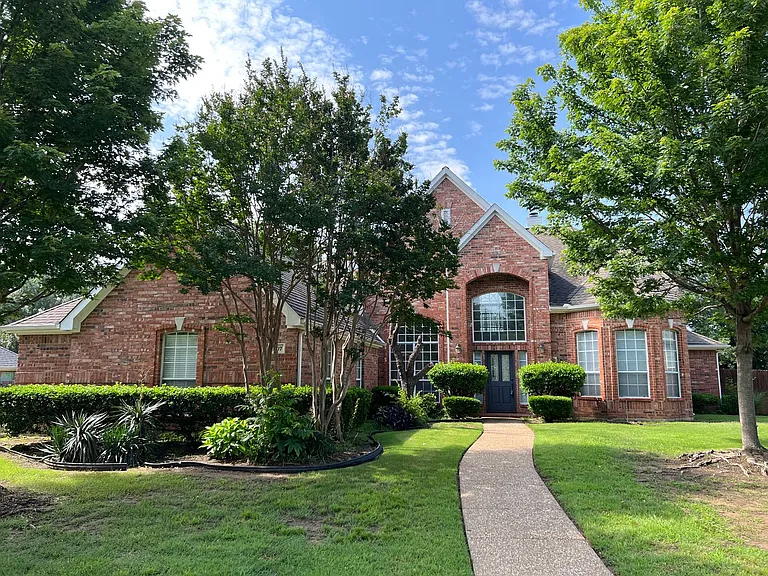 1307 Normandy Dr — Photo 1