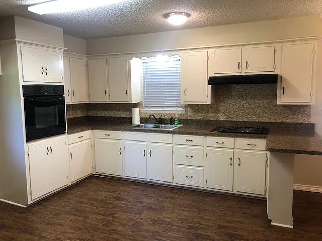 Nice kitchen countertop space