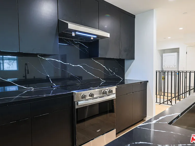 1525 S Carmelina Ave #1527 — Photo 6