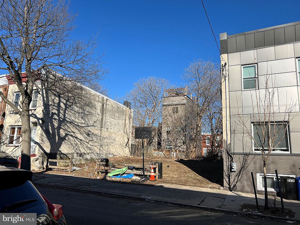 2nd image of 2621 Reed St
