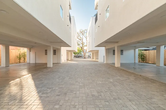 5244 Cleon Ave #5244 AND A HALF — Photo 35