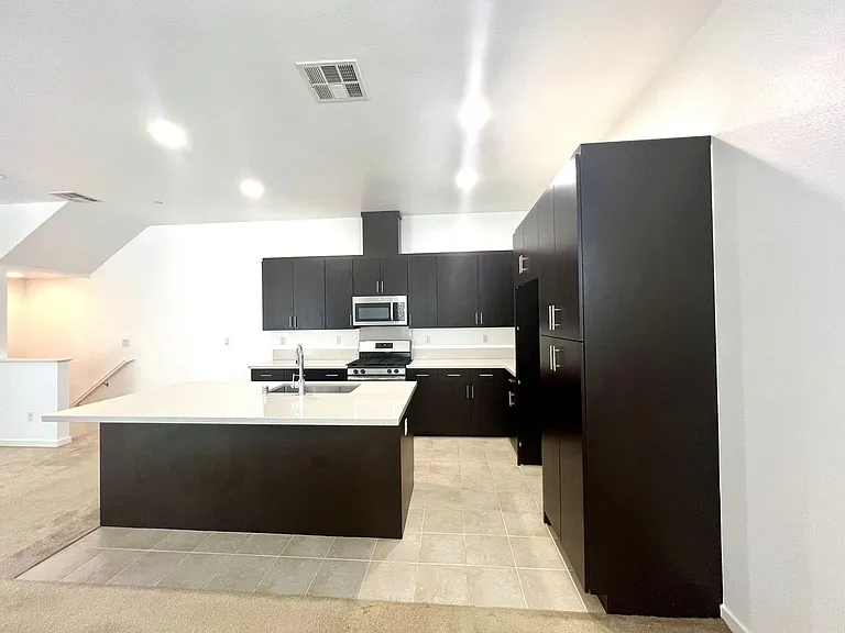 730 Brooklyn Dr — Photo 2