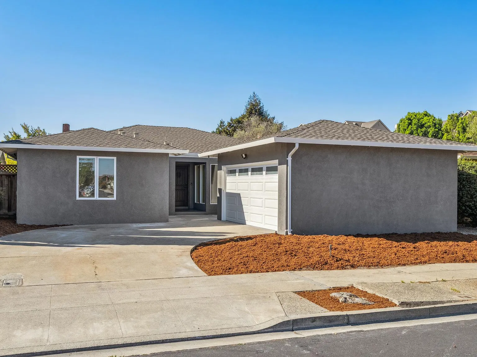 700 Gull Ave — Photo 2