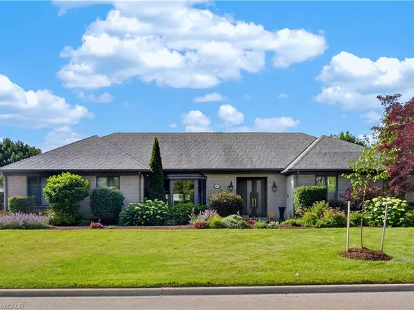 90 Oaklands Park Ct, Burlington, ON L7T 4G9
