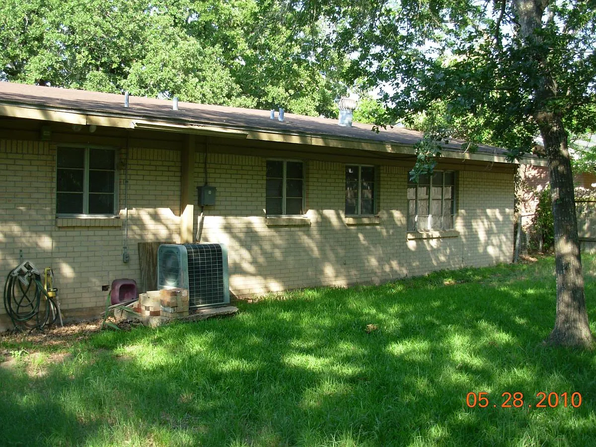 3 bed, 2000 sqft, $1,725 — Photo 3