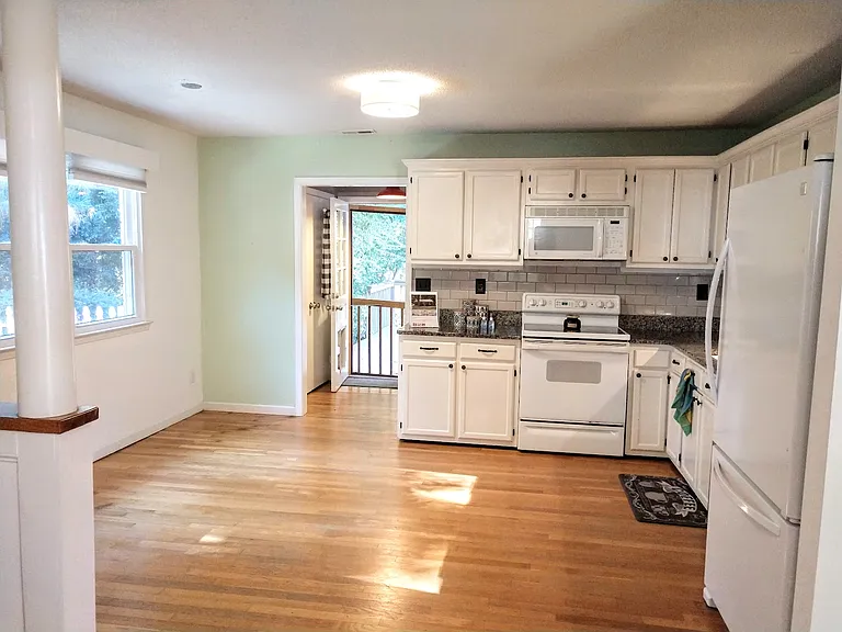 400 Hillstone Dr — Photo 6