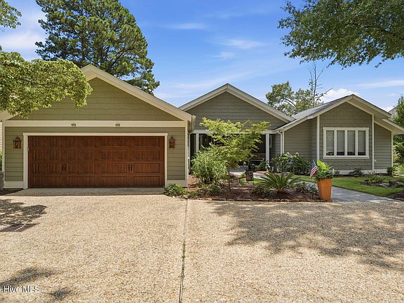 2nd image of 660 Lake Forest Drive SE