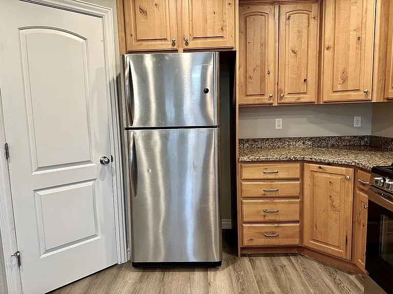 927 E Montana Vista Ln — Photo 13