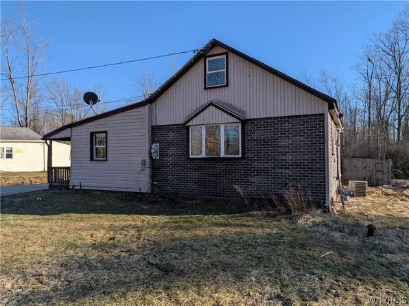 501 Roanoke Ave, Angola, NY 14006