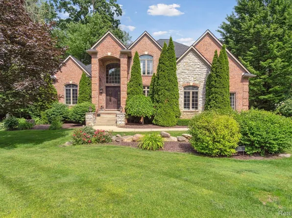 1798 Gleneagles, Highland, MI 48357