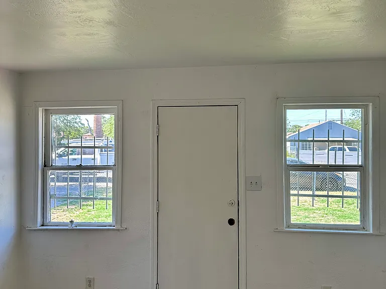 24730 E Court St — Photo 6