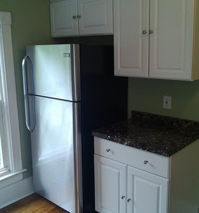2nd image of 216 Hoyt St #2