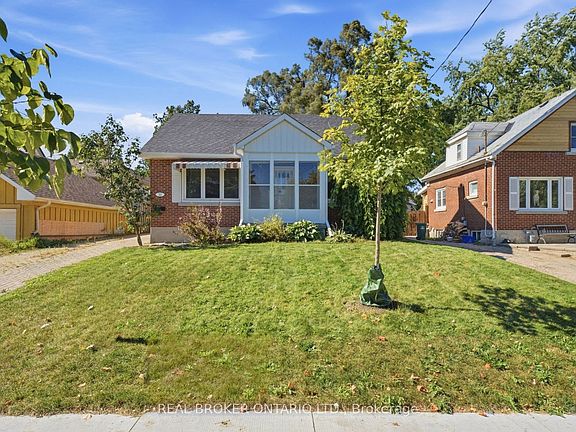 2nd image of 363 Lawrence Ave