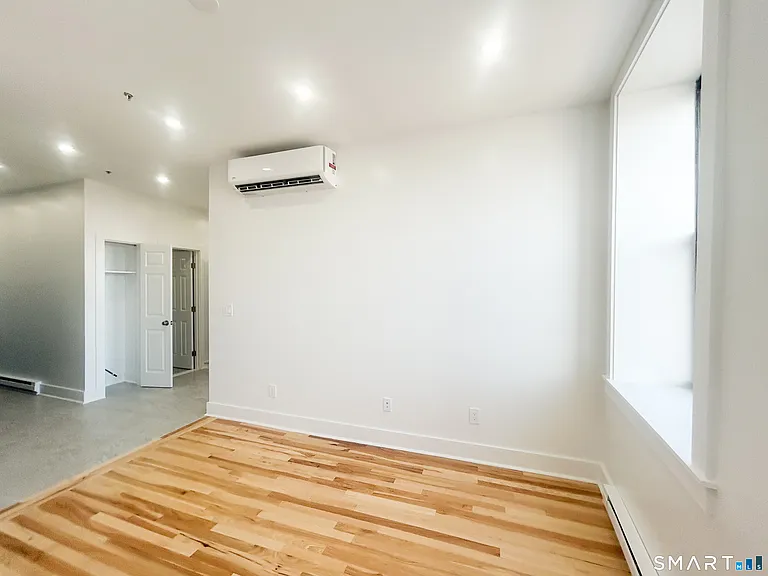 207 Bank St #202 — Photo 3